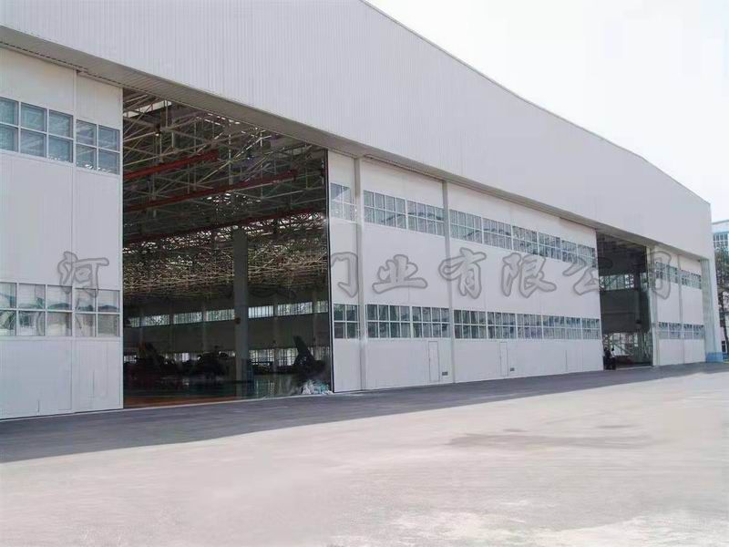 飛機(jī)庫門